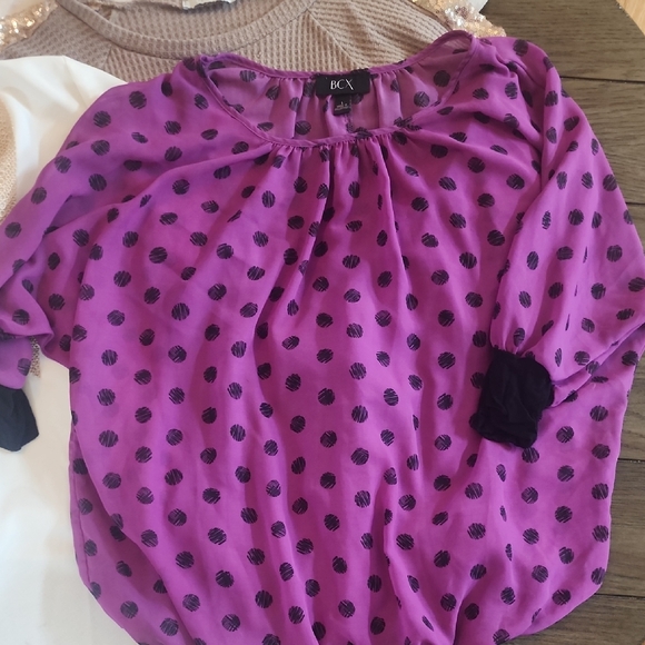 Women's Mixed Color Tops Collection - Picture 4 of 7